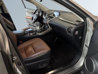 Lexus NX 300h AWD 2.5 AWD E-CVT Executive S&V/Drag/M&K-värm/BT – bild 10