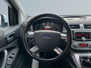 Ford Kuga AWD Trend Dragkrok/SoV-Däck/Motorvärmare/Psensorer – bild 9