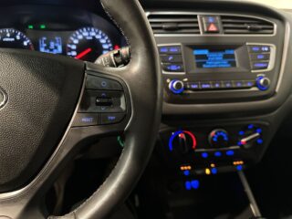 Hyundai i20 1.2 Comfort Premium Mvärm Kamkedja S/V-hjul – bild 20