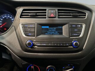 Hyundai i20 1.2 Comfort Premium Mvärm Kamkedja S/V-hjul – bild 11