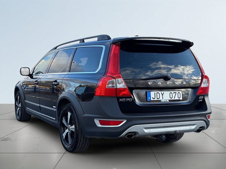 Volvo XC70 D3 AWD Momentum Drag/SoV-Däck/Värmare/Psensorer/Skinn