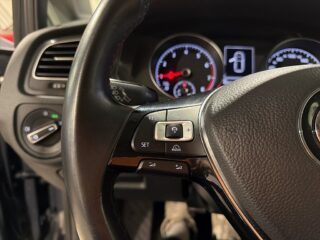 Volkswagen Golf I 5-dörrar 1.0 TSI Base Dragkrok Kamera CarPlay S/V-hjul – bild 21