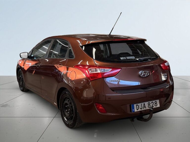 Hyundai i30 1.6 CRDi Select S&V-däck/Dragkrok/Motorvärmare