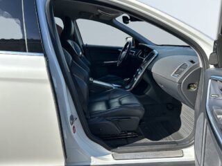 Volvo XC60 D4 AWD Ocean Race Ledramp/S&Vdäck/M-värm/Sensorer/Skinn – bild 10