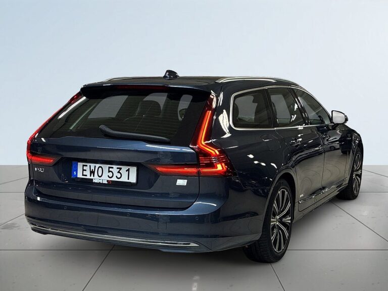 Volvo V90 Recharge T6 AWD Advanced MOMS Värmare Bkamera S&V-däck