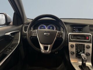 Volvo V60 D4 AWD R-Design Business Pro S&V-hjul/Drag/Dvärm/Skinn – bild 9