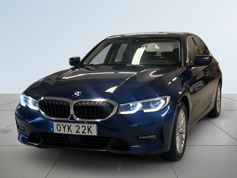 BMW 330e Sport line 360°kamera HuD Rattvärme Navigation S&V-däck