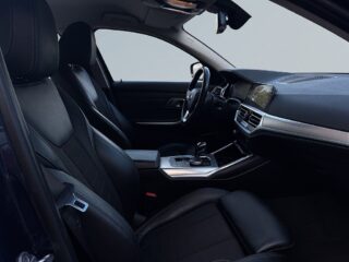 BMW 330e Sport line 360°kamera HuD Rattvärme Navigation S&V-däck – bild 10