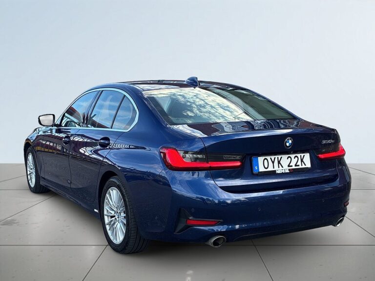 BMW 330e Sport line 360°kamera HuD Rattvärme Navigation S&V-däck
