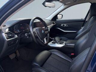 BMW 330e Sport line 360°kamera HuD Rattvärme Navigation S&V-däck – bild 7