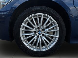 BMW 330e Sport line 360°kamera HuD Rattvärme Navigation S&V-däck – bild 14