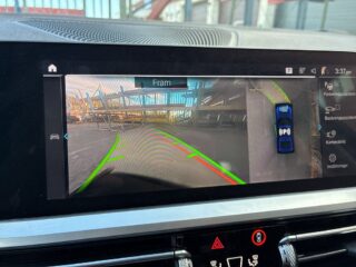 BMW 330e Sport line 360°kamera HuD Rattvärme Navigation S&V-däck – bild 20