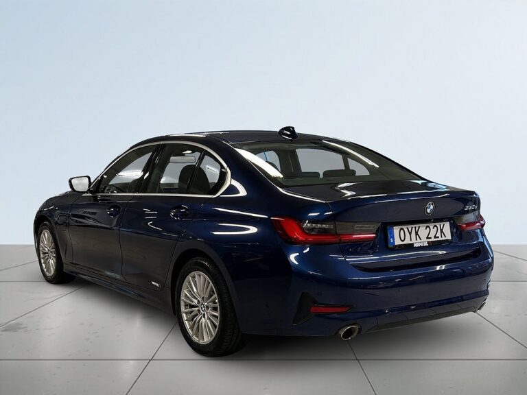 BMW 330e Sport line 360°kamera HuD Rattvärme Navigation S&V-däck
