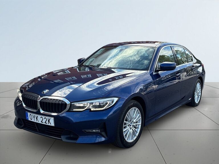 BMW 330e Sport line 360°kamera HuD Rattvärme Navigation S&V-däck