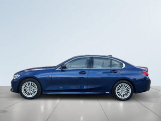 BMW 330e Sport line 360°kamera HuD Rattvärme Navigation S&V-däck – bild 4