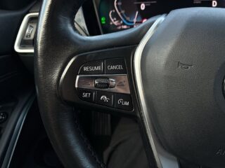 BMW 330e Sport line 360°kamera HuD Rattvärme Navigation S&V-däck – bild 21