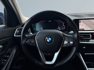 BMW 330e Sport line 360°kamera HuD Rattvärme Navigation S&V-däck – bild 9
