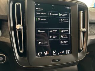 Volvo XC40 T2 Geartronic Momentum S&V/Drag/kamera/Carplay/Pvärm – bild 22