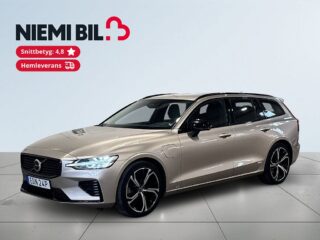 Volvo V60 Recharge T8 AWD Plus Dark Cockpit Kamera Skinn MOMS S&V – bild 1