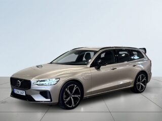 Volvo V60 Recharge T8 AWD Plus Dark Cockpit Kamera Skinn MOMS S&V – bild 16