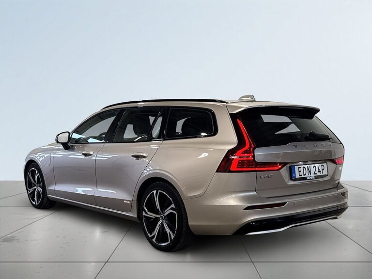 Volvo V60 Recharge T8 AWD Plus Dark Cockpit Kamera Skinn MOMS S&V
