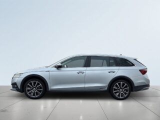 Skoda Octavia Scout 2.0 TDI MOMS/Rattvärme/Backkamera/Adaptiv Fart/Drag/SoV – bild 3