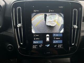 Volvo XC40 Recharge T4 R-Design Drag/360/HuD/SoV-Däck/Rattvärm – bild 18
