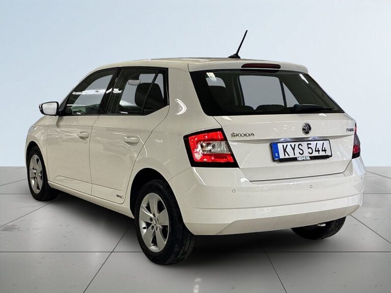 Skoda Fabia 1.0 TSI Style Mvärm P-sen Farthållare S&V-däck Nyservad