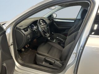 Skoda Octavia Kombi 1.0 TSI Ambition Drag/B-Värm/S&V-Däck/Låg Skatt – bild 7