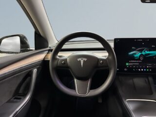 Tesla Model Y Long Range AWD MOMS Dragkrok Värmare Panorama Navi S&V – bild 9