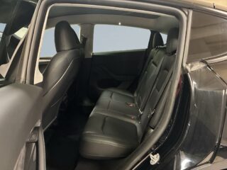 Tesla Model Y Long Range AWD MOMS Dragkrok Värmare Panorama Navi S&V – bild 13