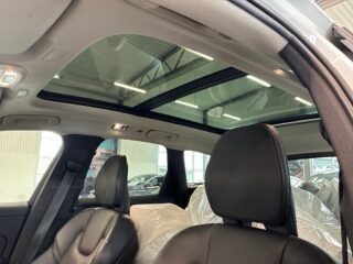 Volvo XC60 B4 AWD Momentum Advanced S&V/Kamera/Pano/Skinn/Pvärm – bild 19