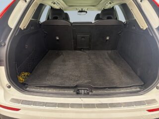 Volvo XC60 B4 AWD Momentum Advanced S&V/Kamera/Pano/Skinn/Pvärm – bild 12