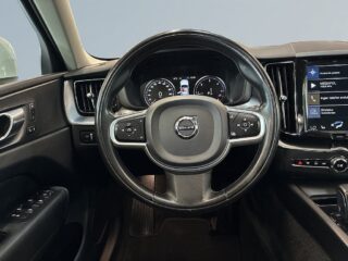 Volvo XC60 B4 AWD Momentum Advanced S&V/Kamera/Pano/Skinn/Pvärm – bild 9