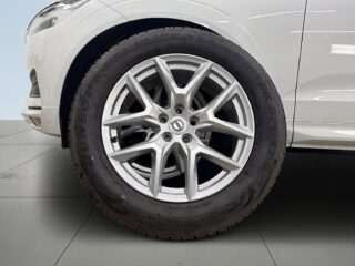Volvo XC60 B4 AWD Momentum Advanced S&V/Kamera/Pano/Skinn/Pvärm – bild 14