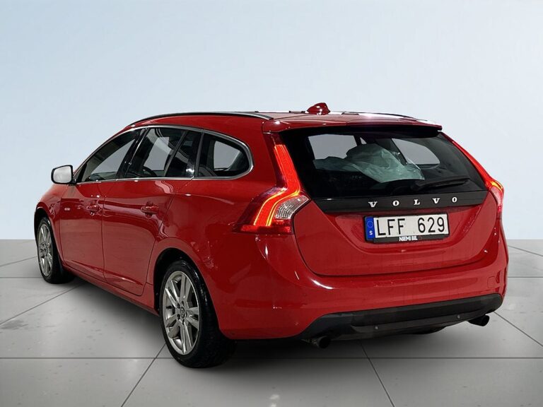 Volvo V60 T3 Momentum Business Edit Mvärm Psens Kamrem bytt SoV