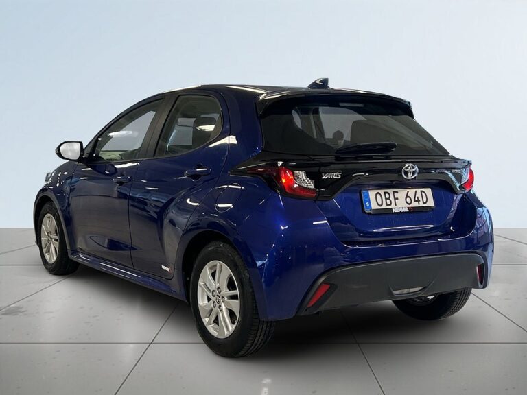 Toyota Yaris Hybrid CVT Active Motorvärmare B-kamera Rattvärme S&V