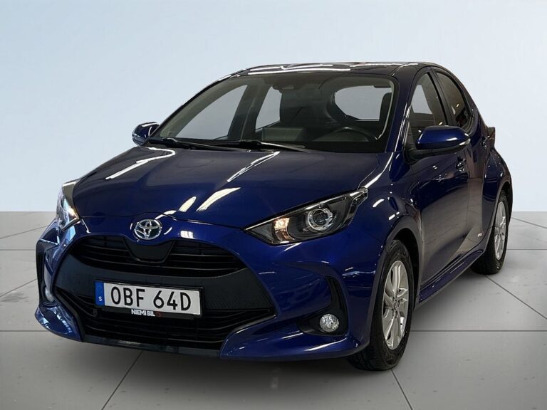 Toyota Yaris Hybrid CVT Active Motorvärmare B-kamera Rattvärme S&V