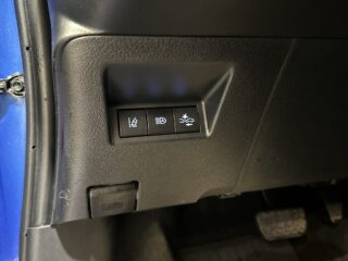 Toyota Yaris Hybrid e-CVT Selection Backkamera Motorvärmare S/V-hjul – bild 23
