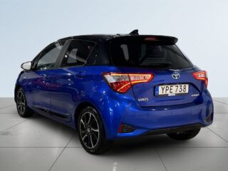 Toyota Yaris Hybrid e-CVT Selection Backkamera Motorvärmare S/V-hjul – bild 5