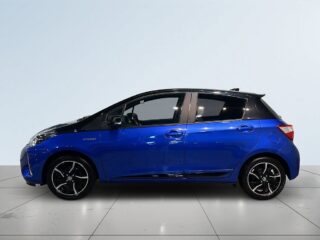 Toyota Yaris Hybrid e-CVT Selection Backkamera Motorvärmare S/V-hjul – bild 4