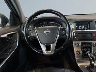 Volvo V60 D4 AWD Summum Business Edition S&V/Drag/Dvärm/Skinn/BT – bild 9