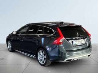 Volvo V60 D4 AWD Summum Business Edition S&V/Drag/Dvärm/Skinn/BT – bild 5