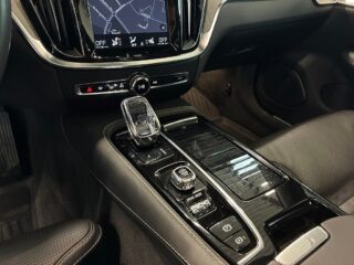 Volvo V60 T8 TwinEngine AWD Inscription S&V/Drag/B&W/360kam/Skinn – bild 17