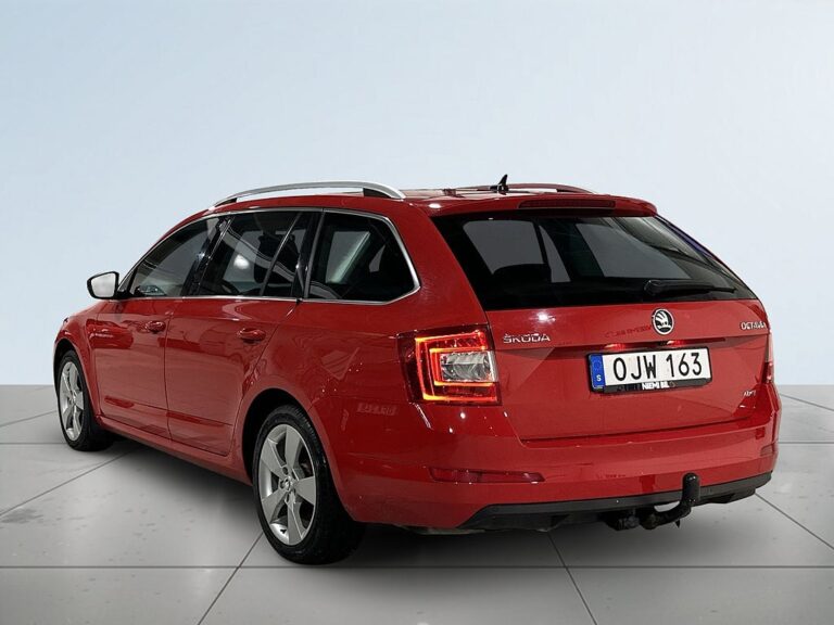 Skoda Octavia Kombi 1.8 4x4 Drag Kamera Pvärm Canton Navi SoV