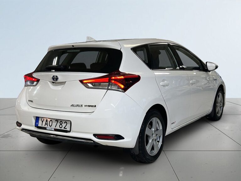 Toyota Auris Hybrid e-CVT Active Motorvärmare B-kamera Kamkedja S&V