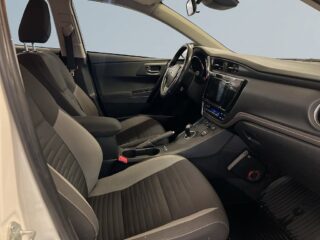 Toyota Auris Hybrid e-CVT Active Motorvärmare B-kamera Kamkedja S&V – bild 10