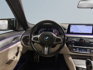 BMW 520d xDrive Touring M sport Drag 360°kam Mvärme H/K-ljud S&V – bild 9