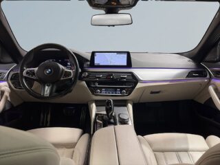 BMW 520d xDrive Touring M sport Drag 360°kam Mvärme H/K-ljud S&V – bild 8