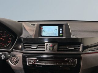 BMW X1 xDrive20d Sport Kamera Drag Mvärm Rattvärme S/V-hjul – bild 11